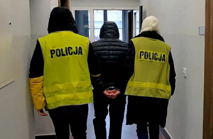 Olsztyńscy policjanci zatrzymali dwóch mężczyzn podejrzanych o usiłowanie wymuszenia ogromnej sumy pieniędzy od jednego z przedsiębiorców.